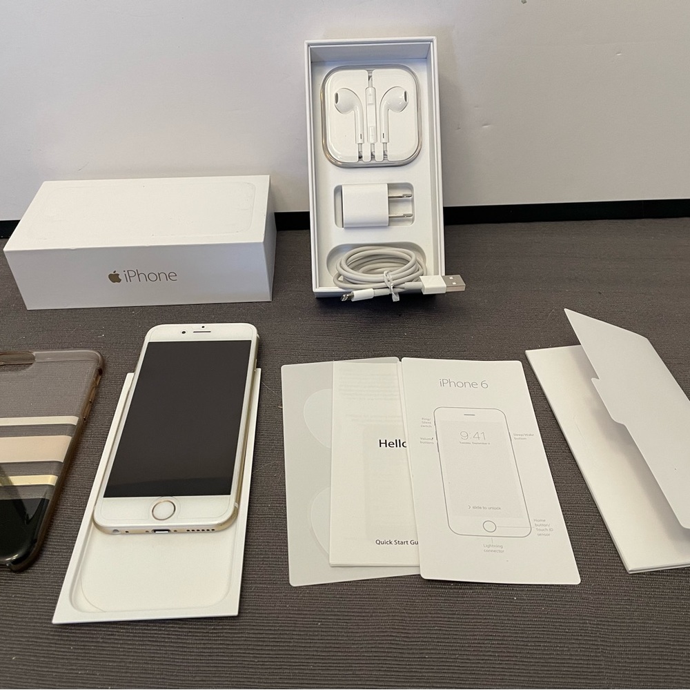 Apple iPhone 6  64GB in Gold, Unlocked